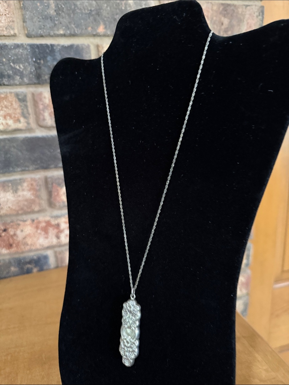 Vintage Sterling Silver floral bar pendant and chain - Picture 4 of 8